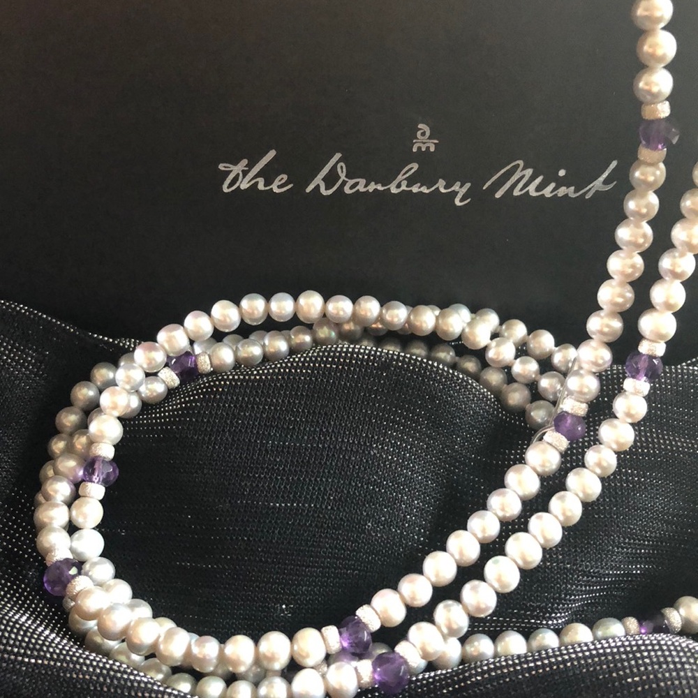 Danbury Mint silver pearl&lavender stone necklace - Picture 8 of 8